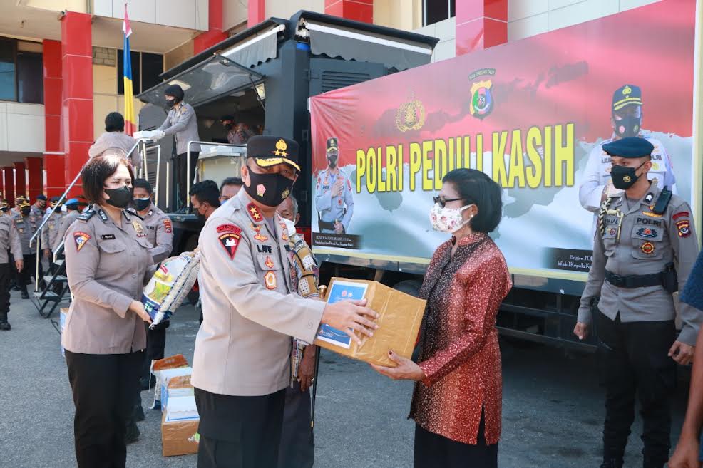Polda NTT Beri Pelayanan Dapur Umum Selama PPKM Mikro