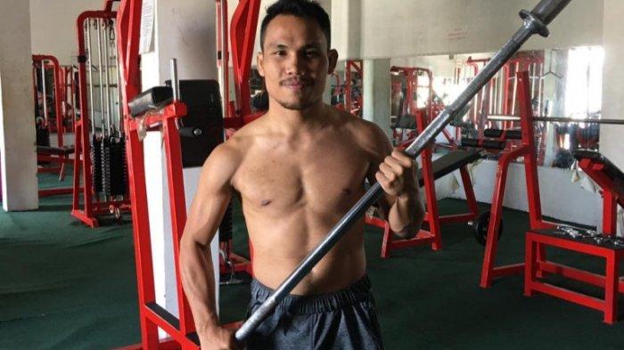 Siap Pertahankan Sabuk Juara di Bali ? Popay, Petarung MMA asal Balige Lari di Pinggir Danau Toba?