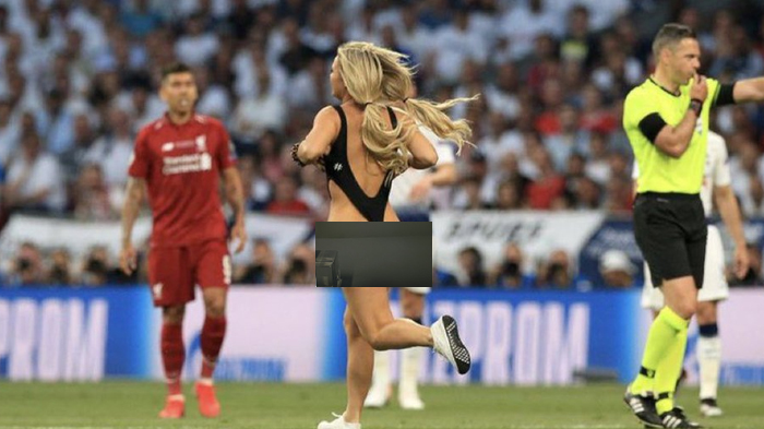 Final Liga Champions Diwarnai Penyusupan Wanita Seksi Berpakaian Minim, Ini Identitasnya
