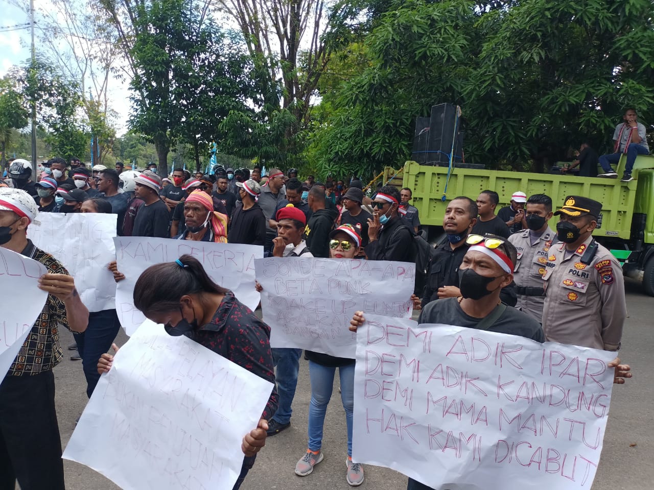 PMKRI dan Forum Solidaritas Demo di DPRD Belu, Begini Suasananya