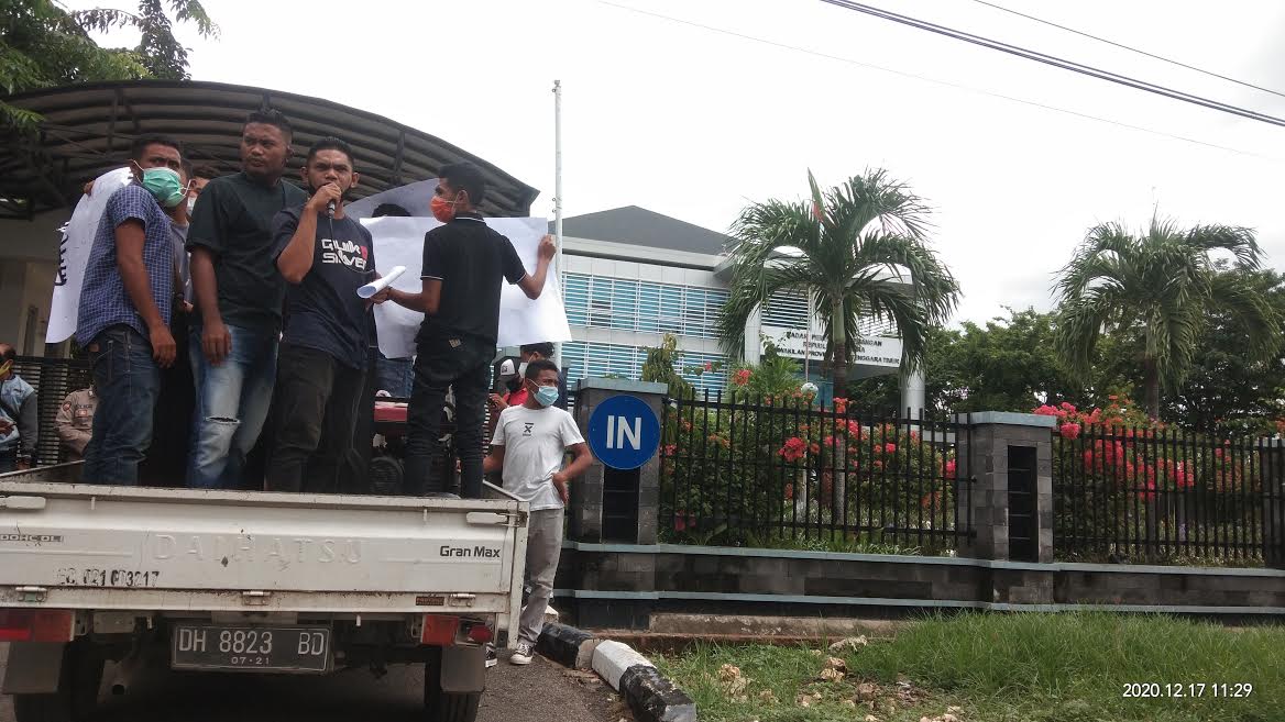 Seknas Jokowi-NTT dan AMPUN Desak BPK Audit Penyaluran Bansos