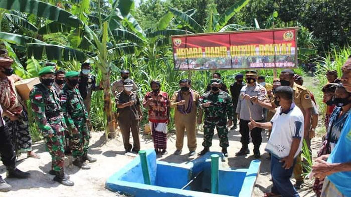 Persembahkan Pompa Hidran Bagi Warga Baumata, Tegaskan TNI Hadir Untuk Rakyat