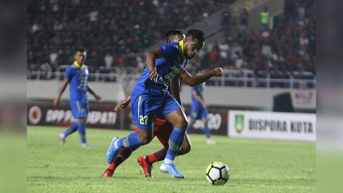 persib-bandung-zulham-zamrun-vs-persis.jpg