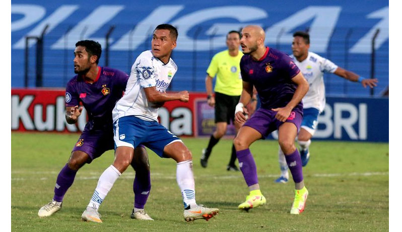 pertandingan-antara-borneo-fc-vs-persik-kediri.jpg