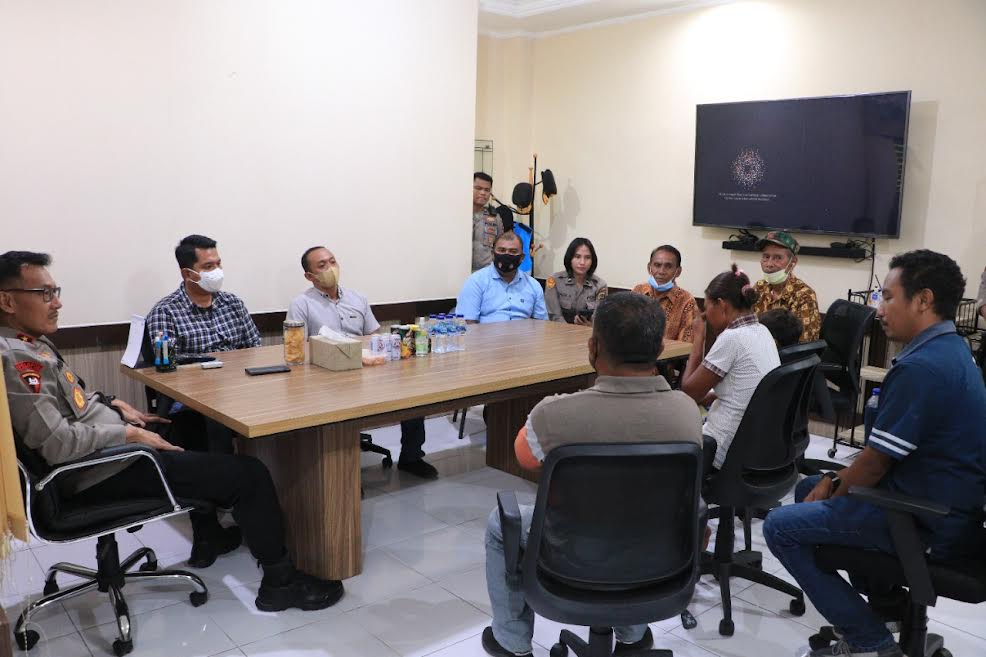 Bertemu Waka Polda NTT, Keluarga YN Dukung Proses Hukum Penanganan Kasus Bom Ikan di Pulau Semau