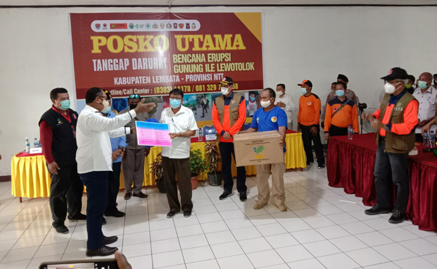 Kunjungi Pengungsi Gunung Ile Lewotolok Doni Monardo Bawa Bantuan Rp 1 M ke Lembata