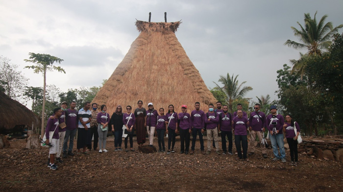 Peserta Kegiatan Ini Sambangi Kampung Adat Tutubhada di Nagekeo