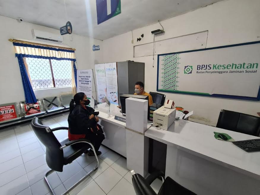 peserta-melakukan-re-aktivasi-kartu-kis-pbi.jpg