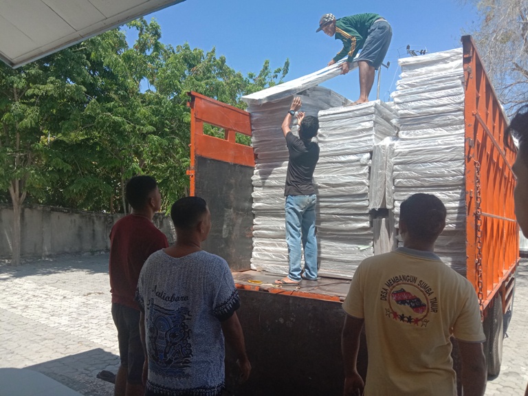 Pilkada Sumba Timur -  KPU Sumtim Terima Bilik Suara Simak YUK INFO