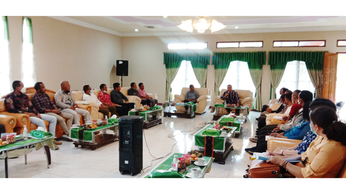 pimpin-rapat-koordinasi-penanganan-hewan-rabies-wabup-heri-minta-eliminasi-anjing-berkeliaran.jpg