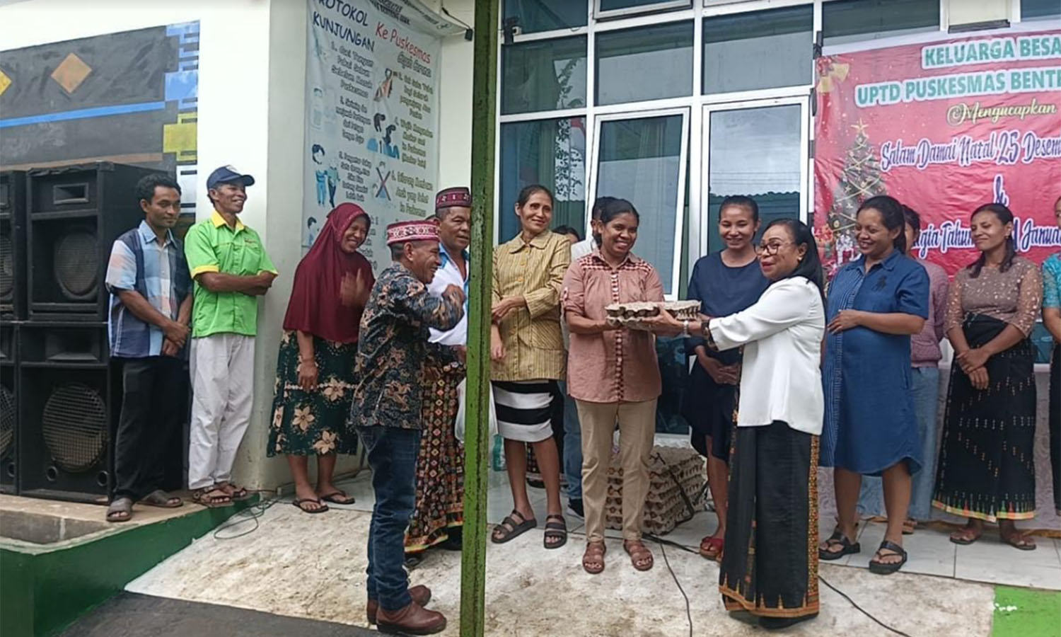 Cegah Stunting, Ketua TP-PKK Matim Beri Bantuan Telur dan Susu untuk Bumil di Benteng Jawa