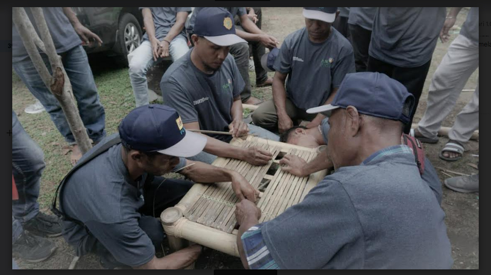 Program PLN Peduli, Warga Ende Utara Dapat Pelatihan Kerajinan Olah Bambu