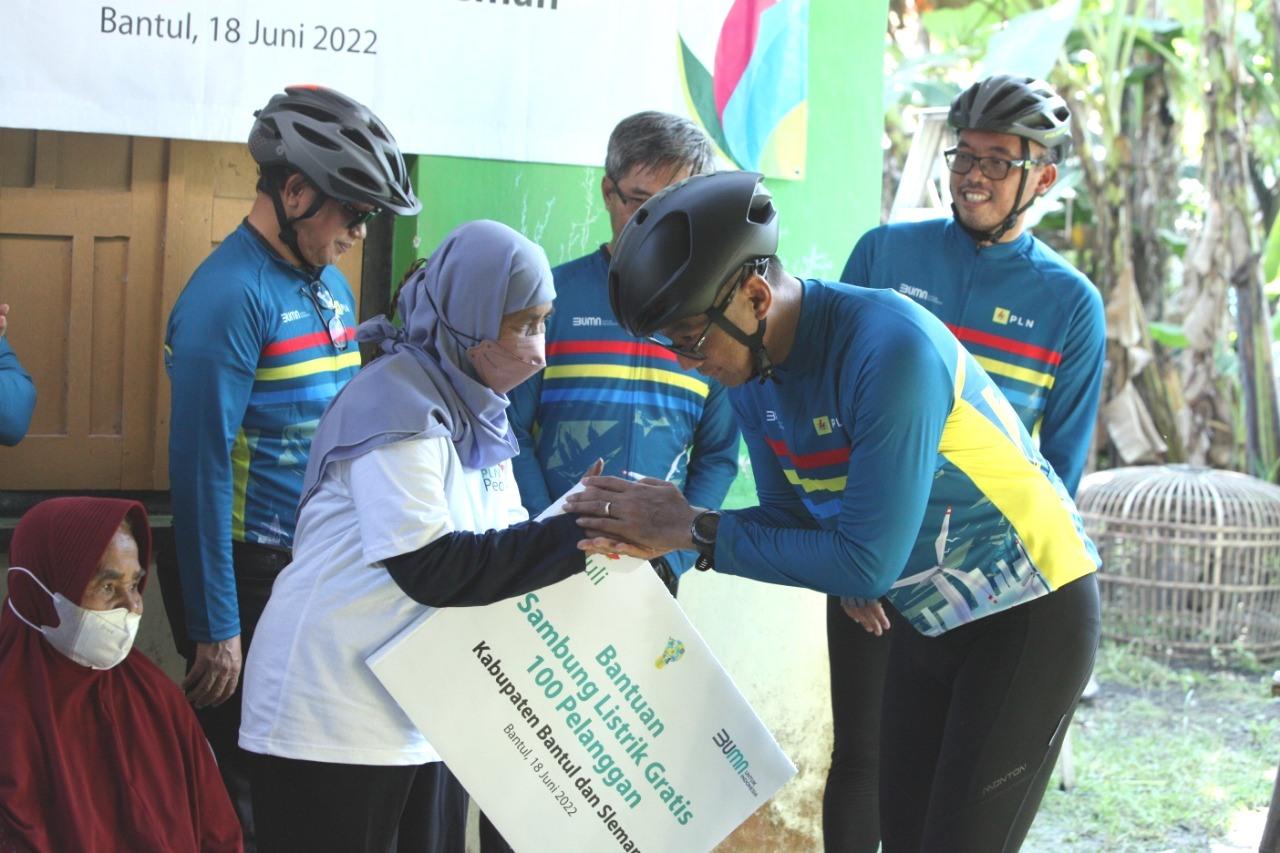 pln-yang-Terima-Bantuan-Sambungan-Listrik.jpg