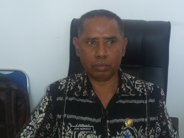 plt-sekda-kabupaten-kupang-joni-nomseo_20180913_161020.jpg