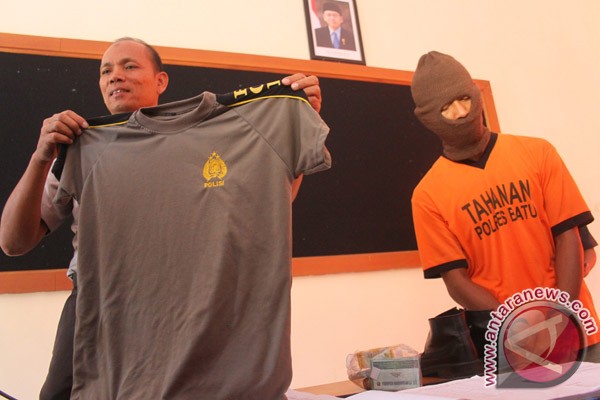 Polisi Gadungan Peras Warga