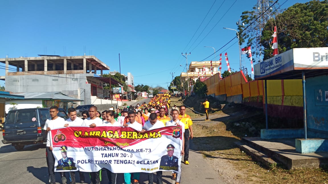 Gandeng Kejari TTS dan Kodim, Polres TTS Gelar Jalan Santai Bersama Meriahkan HUT Bhayangkara