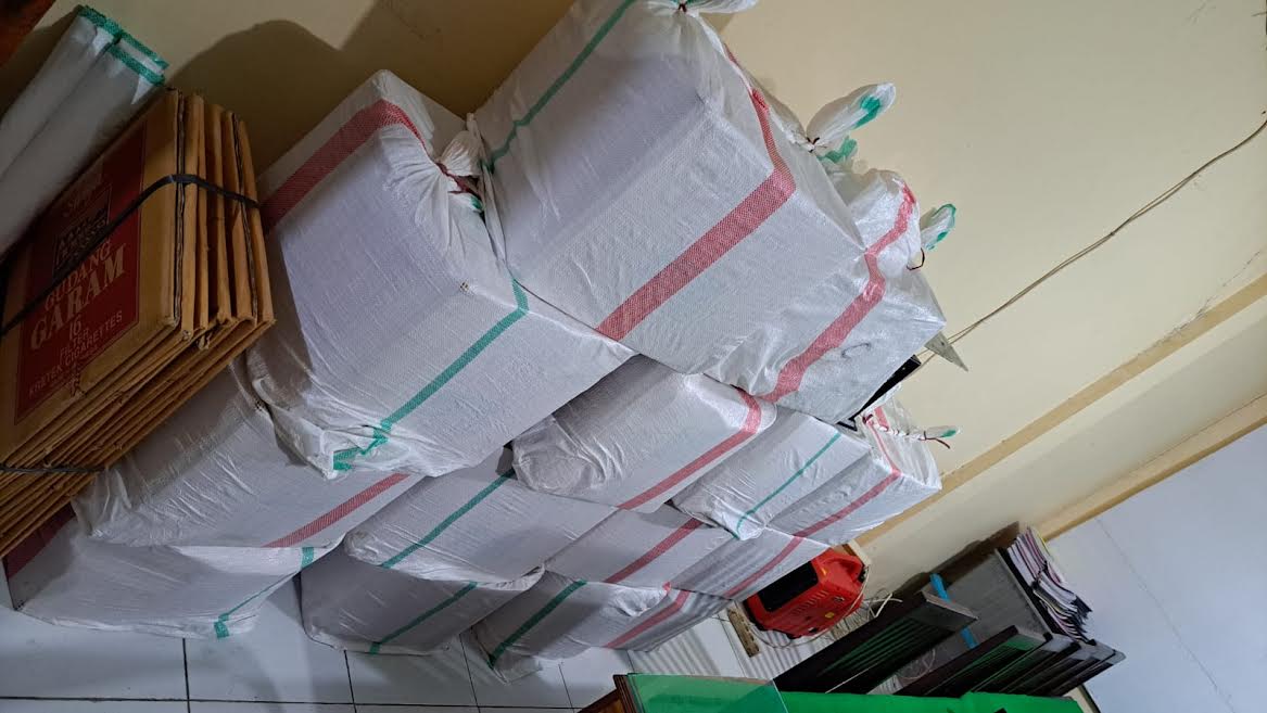 BREAKING NEWS: Polres Rote Ndao Amankan 13 Koli Teripang dan Sirip Hiu, Diduga Milik Jaksa