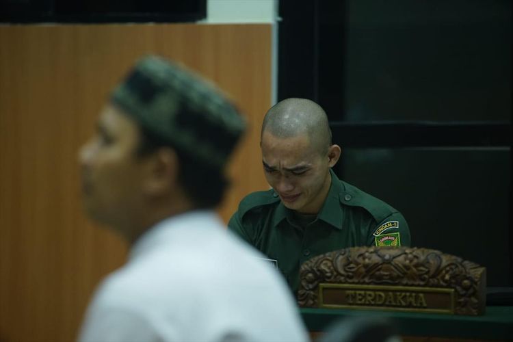 Prada DP Menangis Saat Dengar Kesaksian Kakak dari Kekasihnya Fera Oktaria yang Dimutilasi