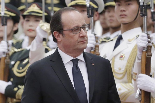 presiden-perancis-francois-hollande_20151114_203404.jpg