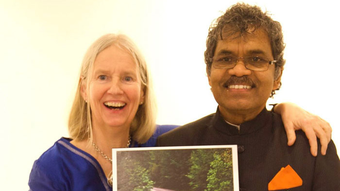 Percaya Ramalan, Pria Ini Bersepeda 6000 Mil untuk Bertemu Jodohnya. Endingnya Bikin Nangis!