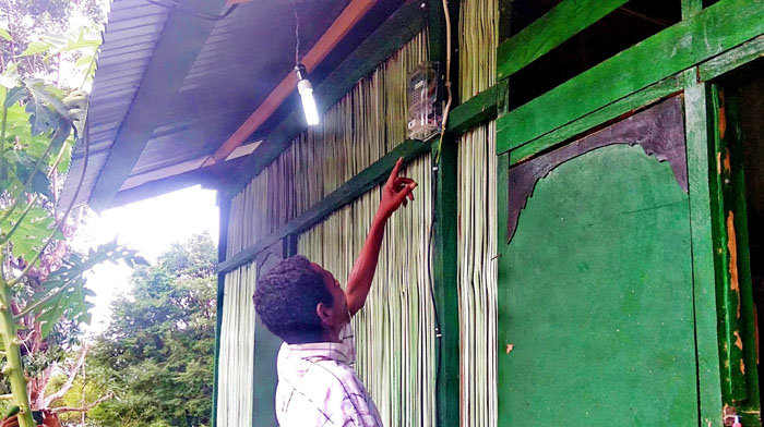 PT PLN Unit Induk Wilayah NTT Beri Sambungan Listrik Gratis Bagi 67 Rumah di Desa Manamas