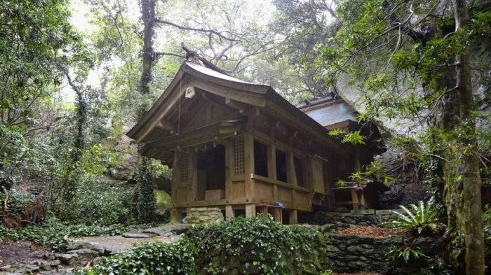 Di Pulau Ini Wanita Dilarang Masuk, Pria Harus Lepas Pakaian dan Mandi Telanjang