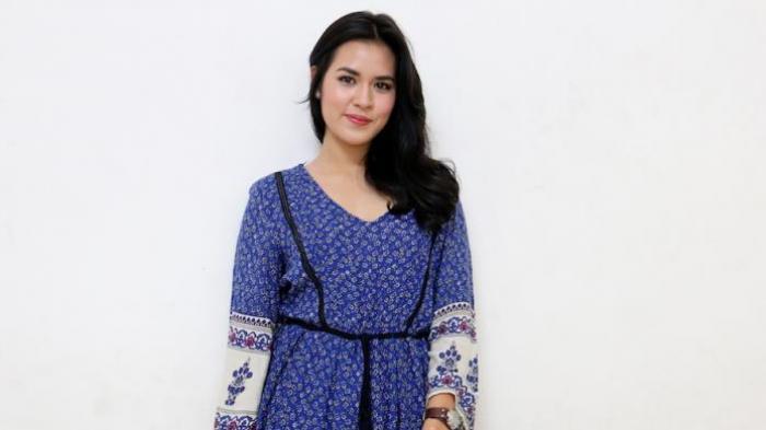 Baper Gara-gara Delay Tanpa Kejelasan? Tiru Aja Cara Raisa Usir Jenuh di Bandara