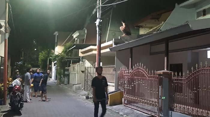 rampok-surabaya-sejumlah-warga-ikut-mencari-pelaku-yang-diduga-perampok.jpg
