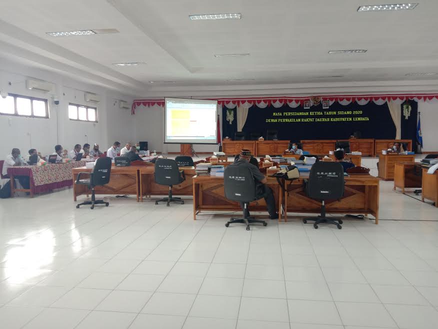 Seluruh Fraksi DPRD Lembata Setujui Ranperda Perubahan APBD, Ini Catatan Golkar dan PKB