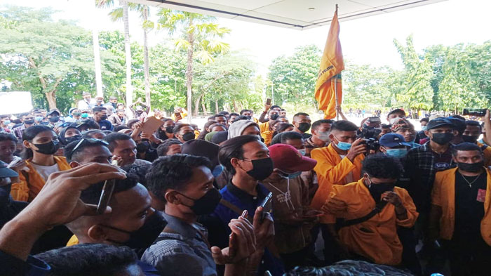 rektor-undana-minta-civitas-akademik-di-fisip-bersabar.jpg