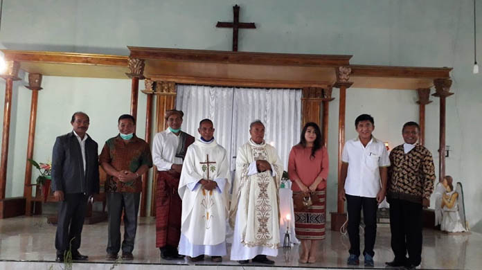 Romo Aplonaris Bouk Dilantik Jadi Kepala SMAG Katolik Webora-Raimanuk