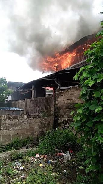 Rumah Milik Lorens Baba di Ende Dilalap Api