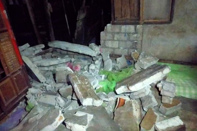 rumah-rusak-akibat-gempa-maluku.jpg