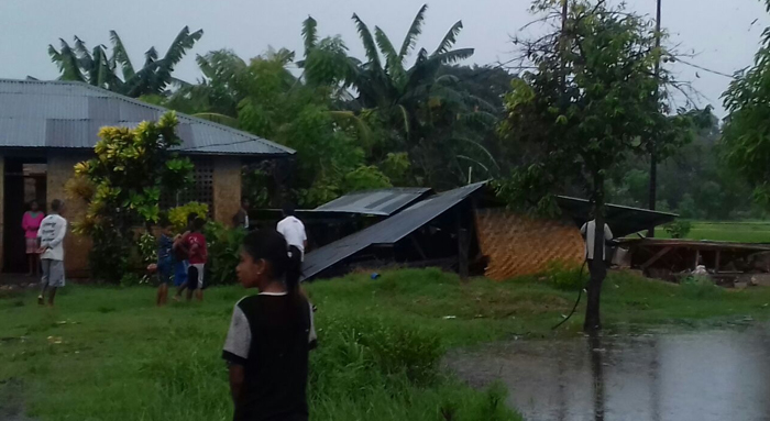 Rumah dan Gereja Rusak Diterjang Angin Kencang di Sumba Timur