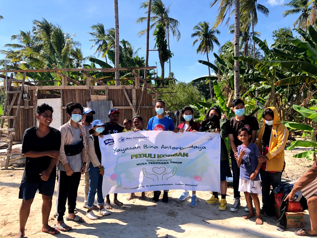 Perwakilan Alumni Program Pertukaran Pelajar AFS-YES Salurkan Bantuan Bagi Korban Badai Seroja