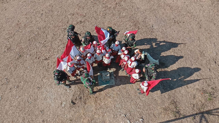 Sambut Hari Pahlawan, TNI Beri Pengetahuan Tentang Tapal Batas Negara Kepada Siswa