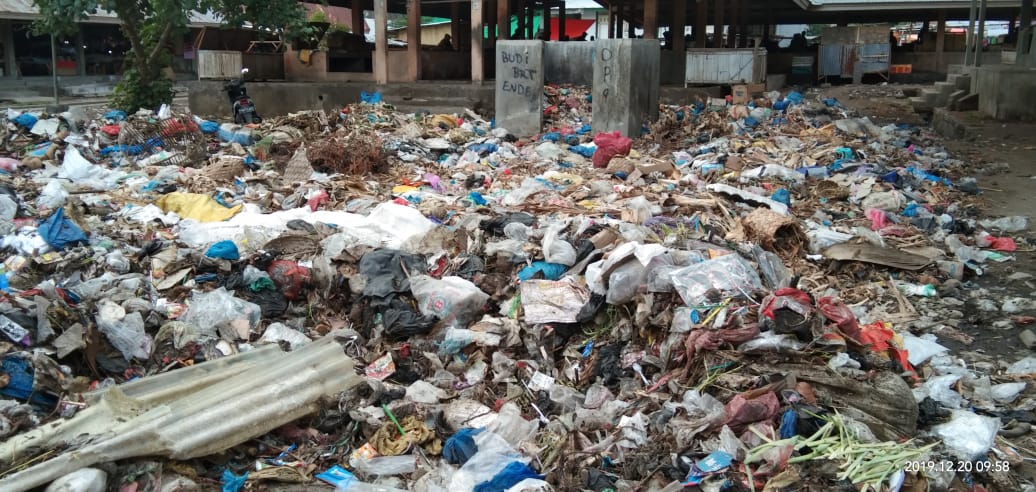 sampah-di-pasar-alok-2.jpg