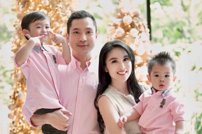 Sandara Dewi Terbukti Rendah Hati, Suami Konglomerat Tapi Sang Artis Tak Gengsi Jualan Sepatu