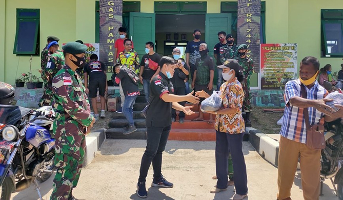 Satgas Pamtas Yonif 744/SYB Gandeng Club Motor ARKI Bantu Warga Perbatasan