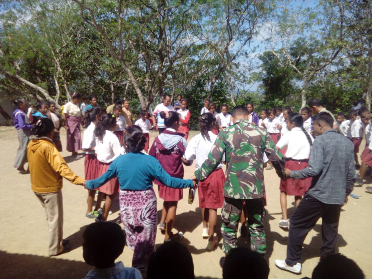 Siswa SDI Nanaenoe-Belu Rayakan Kelulusan dengan Tebe