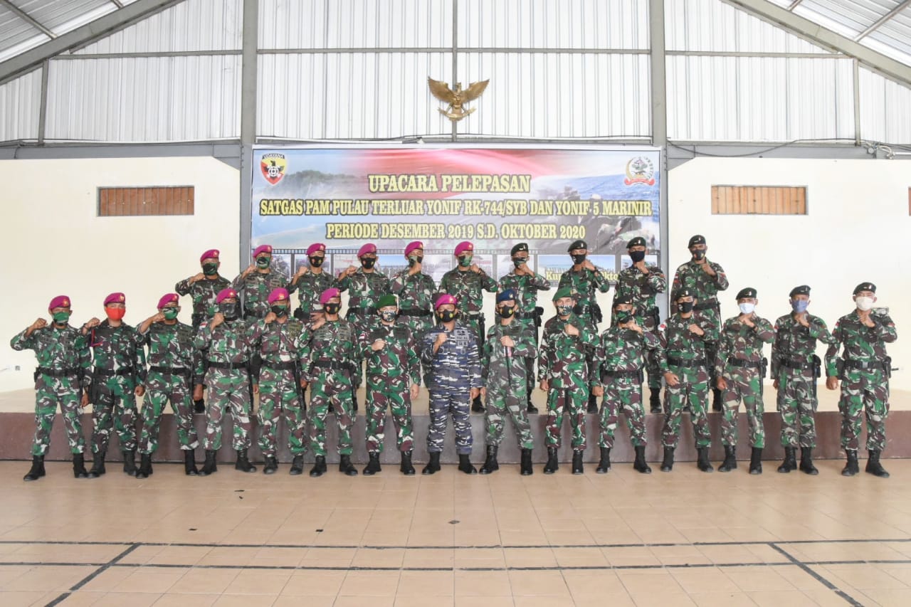 Upacara Pelepasan Satgas Pam Pulau Terluar Yonif RK 744/SYB dan Yonif 5 Marinir PeriodeDesember2019