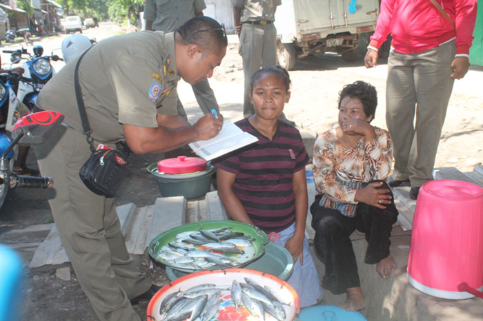 Untuk Apa Satpol PP Data Nama Pedagang di Lewoleba