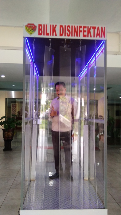 Pemprov NTT Tempatkan Bilik Disinfektan di Depan Pintu Masuk Kantor Gubernur NTT