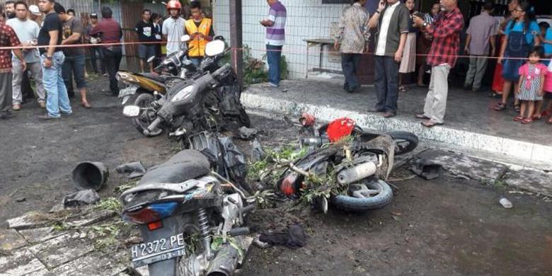 Berita Kemarin yang Perlu Anda Tahu, dari Bom Molotov, Facebook, dan Keheranan Jokowi