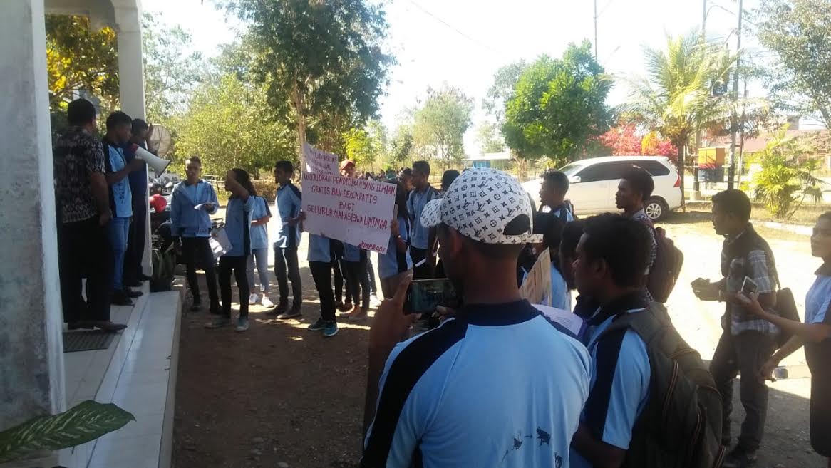 Begini Tuntutannya Saat Mahasiswa Prodi Biologi Unimor Lakukan Aksi Demonstrasi