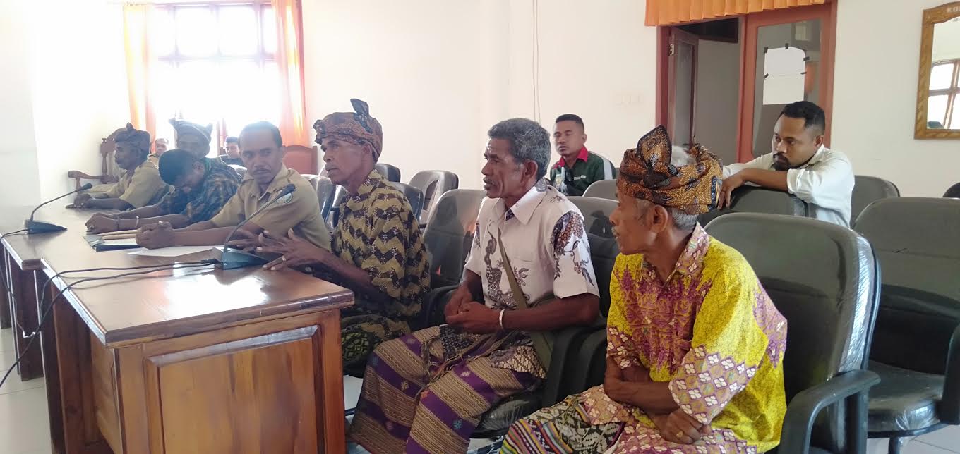 Warga Inbate Geruduk DPRD TTU Protes Pemerintah Pindahkan Proyek Puskesmas, Ini Alasannya