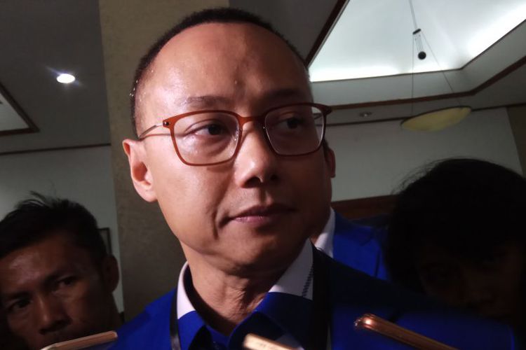 sekretaris-jenderal-dpp-partai-amanat-nasional-pan-eddy-soeparno_20181018_165313.jpg