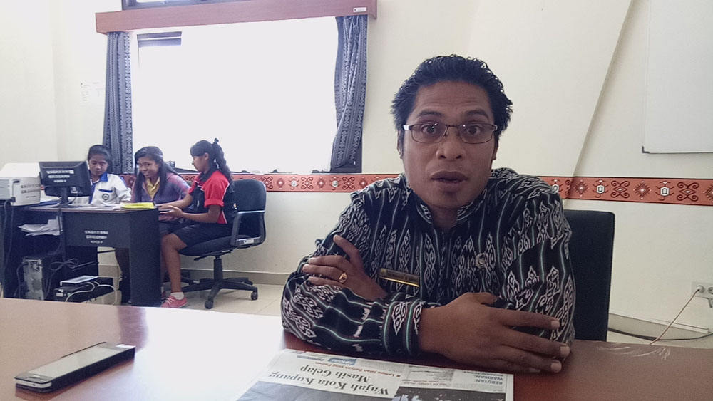 Pelajar SMK Kristen SoE Jadi Tukang Pos