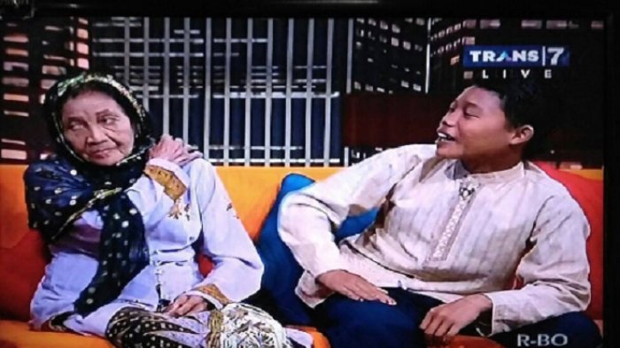 Penampakan Selamat dan Istrinya Nenek Rohaya Bikin Netizen Salfok