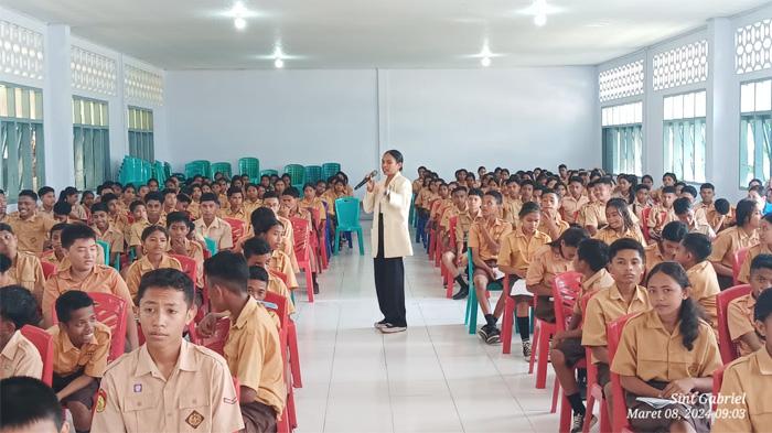 SMPK Sint. Gabriel Larantuka Gelar Seminar Memperingati Hari Perempuan Internasional